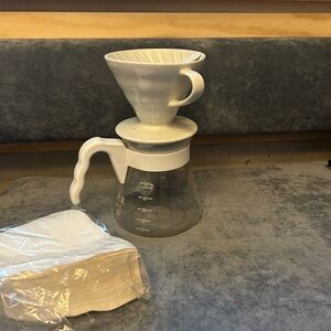 Hario V60 White Ceramic Coffee Dripper Set